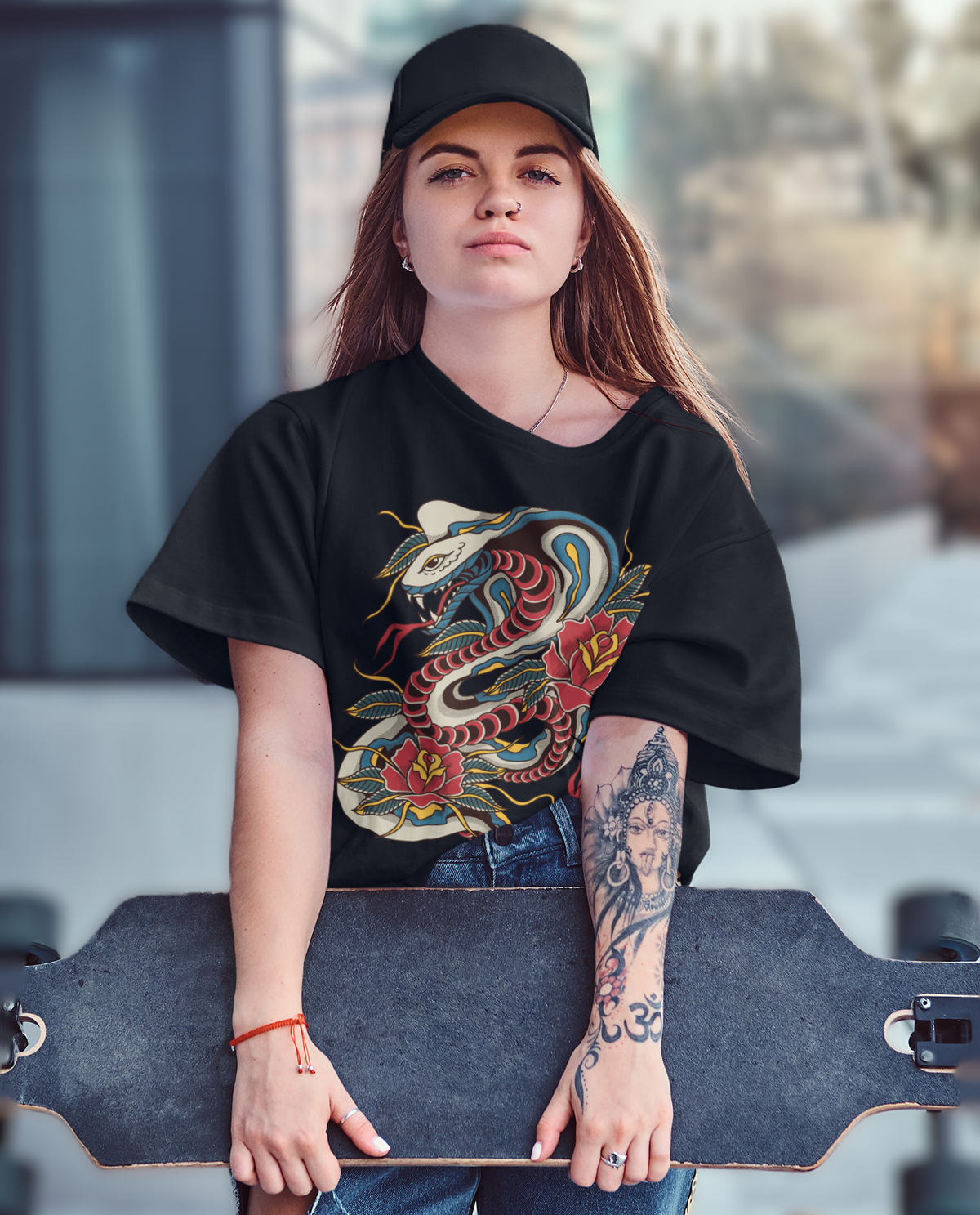 WILD COIL SNAKE & ROSES – OVERSIZED T-Shirt (Black)