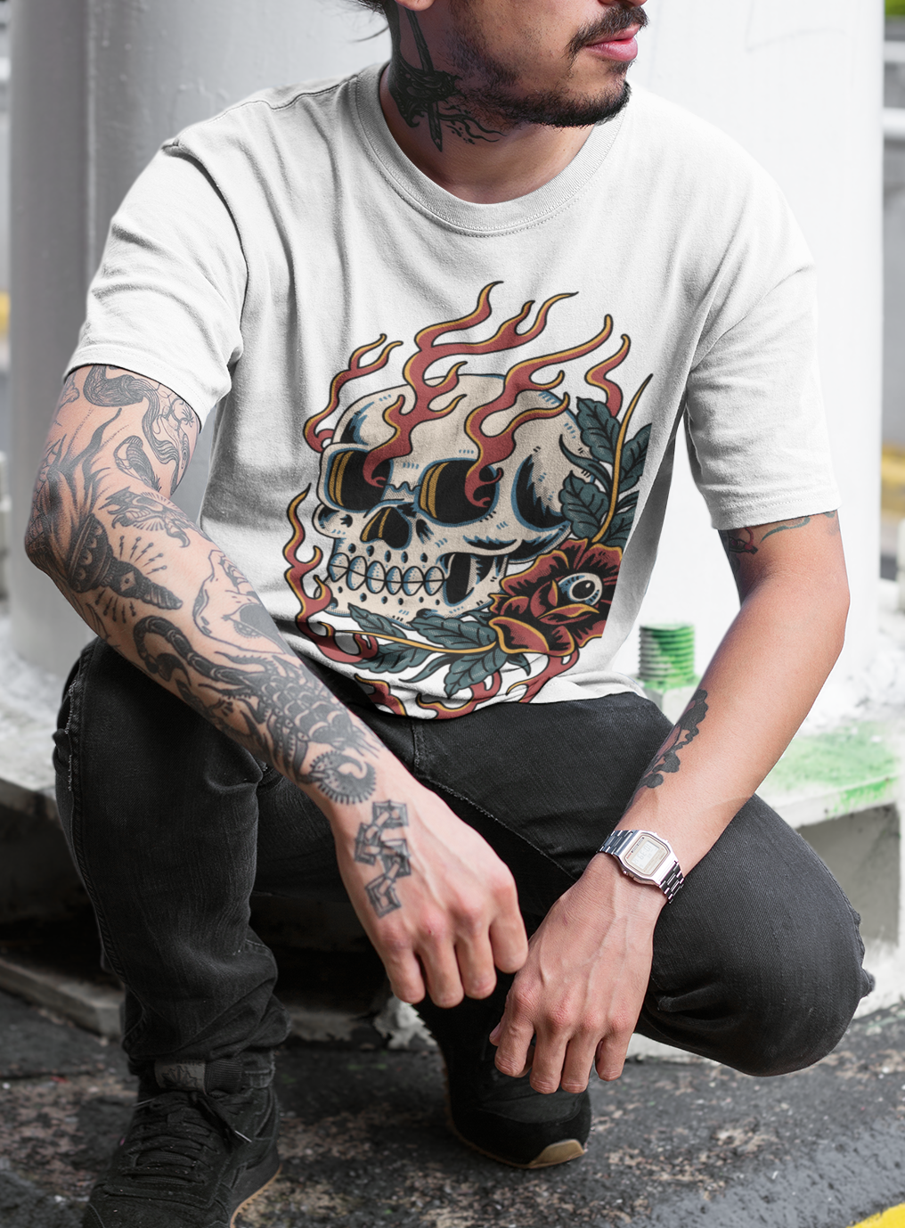BURNING BLOOM SKULL – Traditional Tattoo-Style Unisex T-Shirt (White)